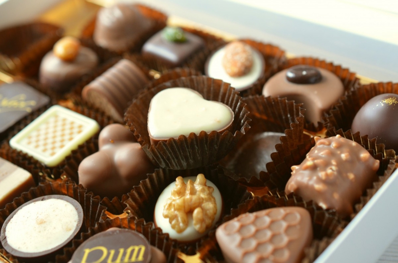 confiserie-BLAUSASC-min_chocolates_food_candy_calories_nibble_chocolate_heart-782043